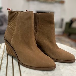PRICE DROP! $20 Dr. Scholl’s Tan Wedge Bootie 9